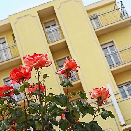 Hotel Villa Aurora Белариа-Игеа Марина Екстериор снимка