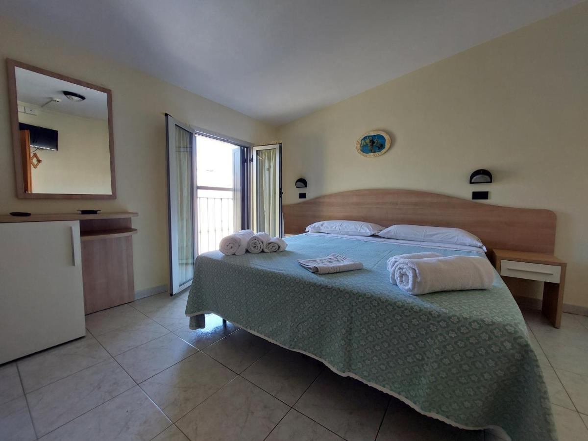 Hotel Villa Aurora Белариа-Игеа Марина Екстериор снимка