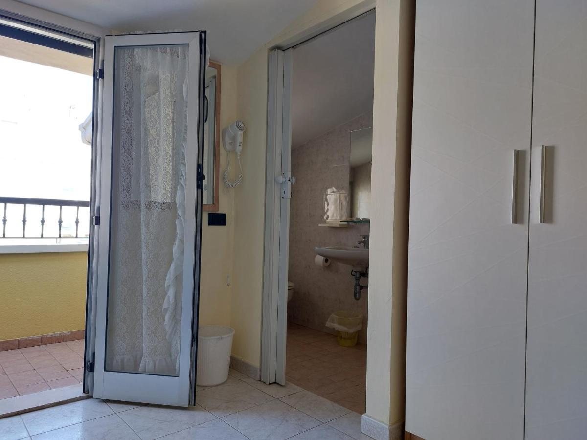 Hotel Villa Aurora Белариа-Игеа Марина Екстериор снимка