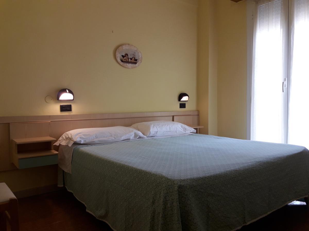 Hotel Villa Aurora Белариа-Игеа Марина Екстериор снимка