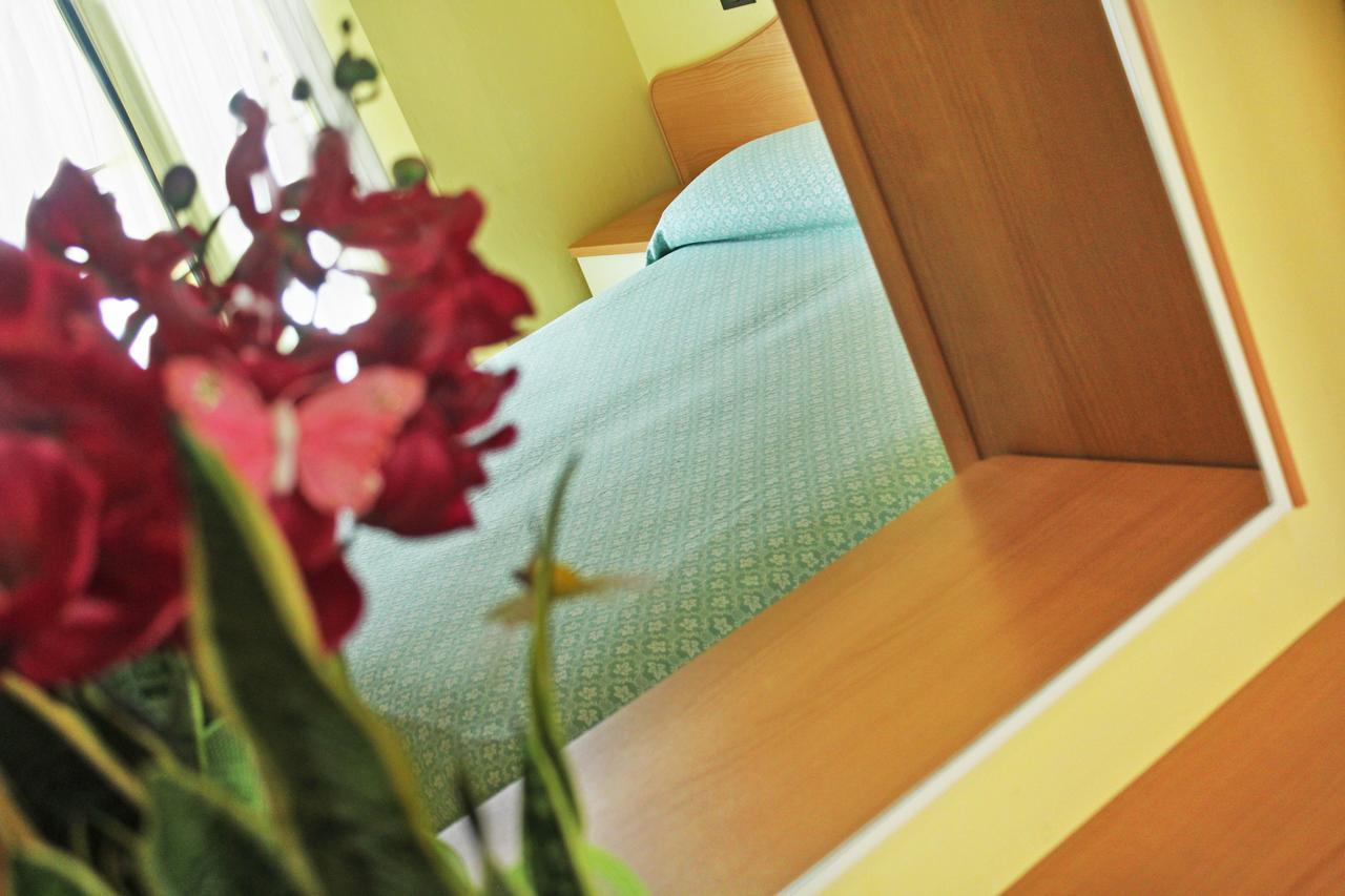 Hotel Villa Aurora Белариа-Игеа Марина Екстериор снимка