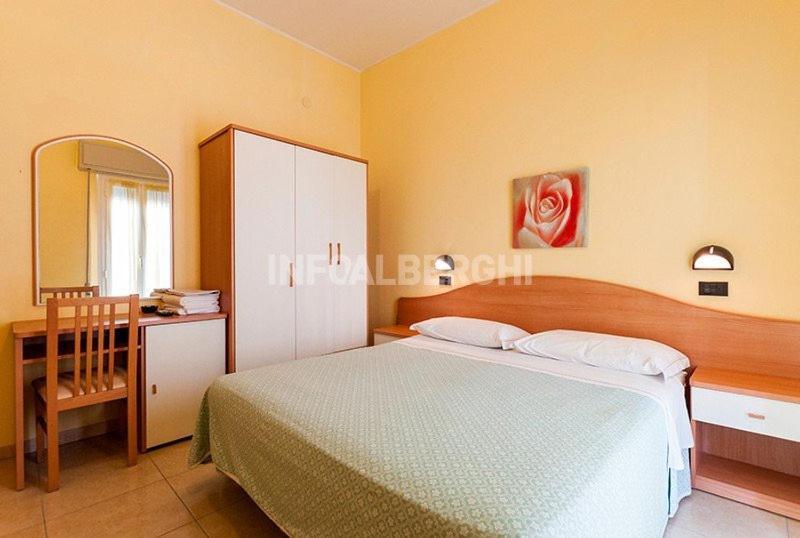 Hotel Villa Aurora Белариа-Игеа Марина Екстериор снимка