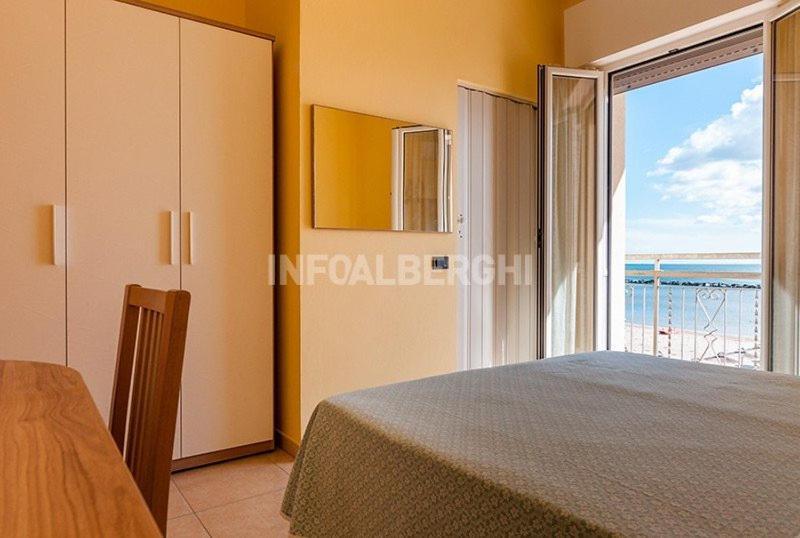 Hotel Villa Aurora Белариа-Игеа Марина Екстериор снимка
